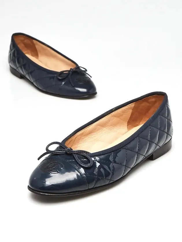 CHANEL QUILTED PATENT LEATHER CC CAP TOE BALLET FLATS